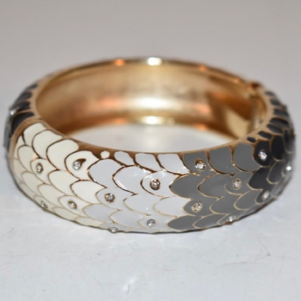 Vintage enamel hinged‎ bracelet 8"